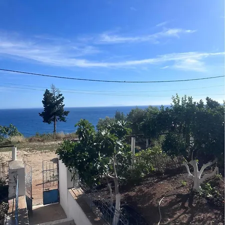 Adrianas Bed & Breakfast Himare