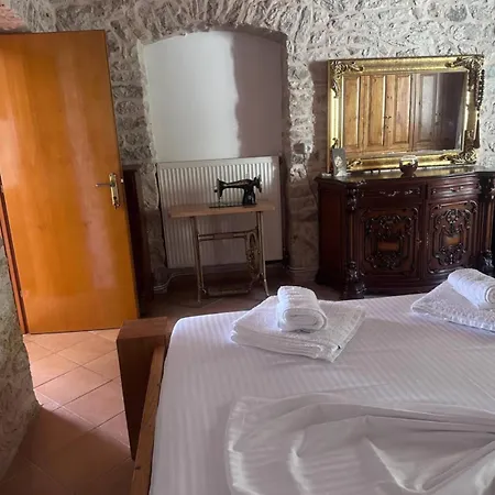 Adrianas Bed & Breakfast Himare